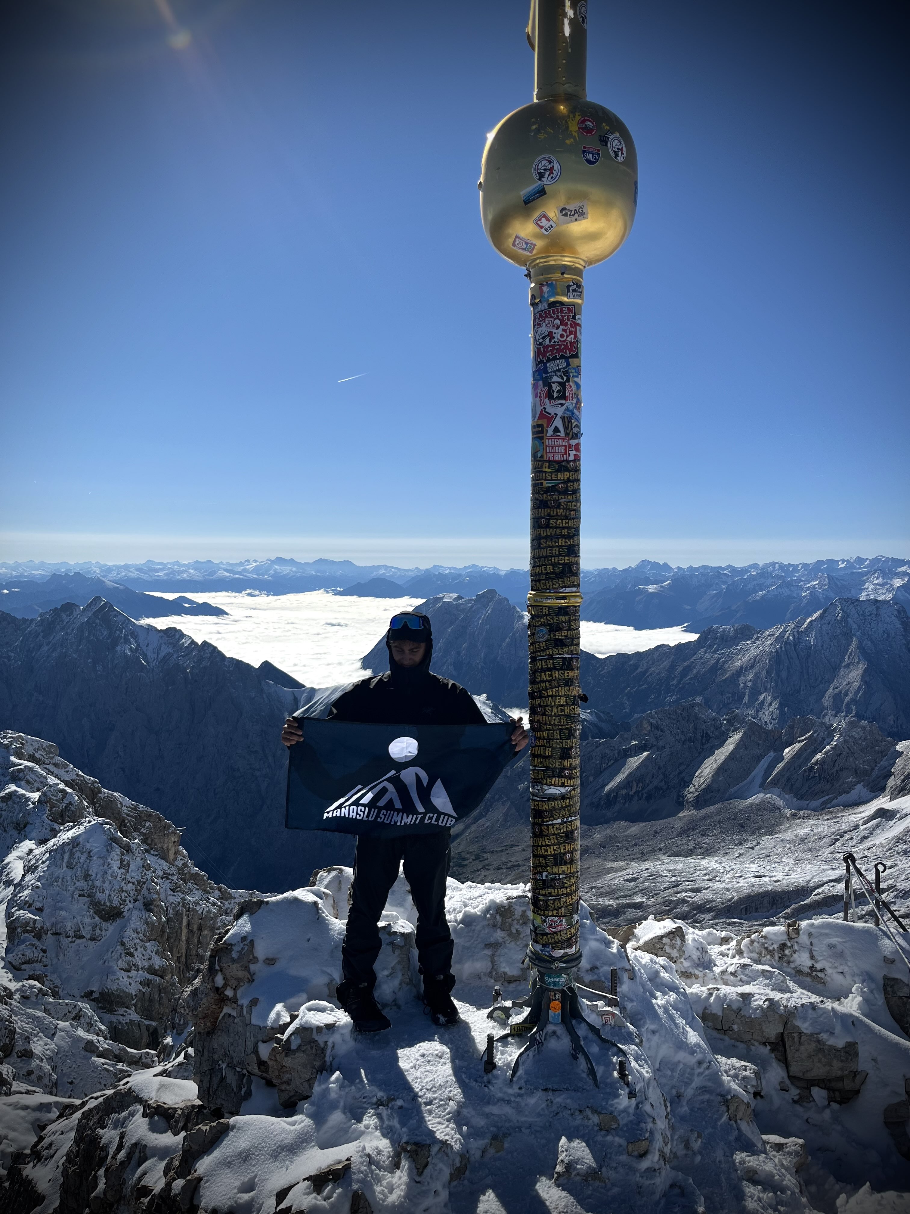Gipfelkreuz mit Flagge